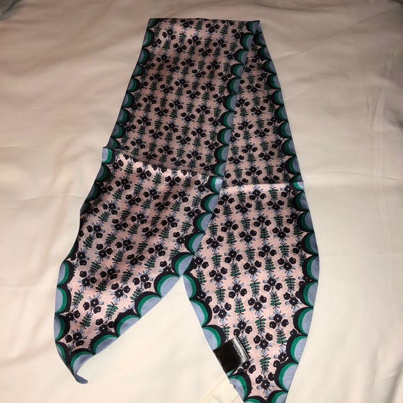 BRAND NEW ANN TAYLOR 100% SILK SCARF - Picture 2 of 8